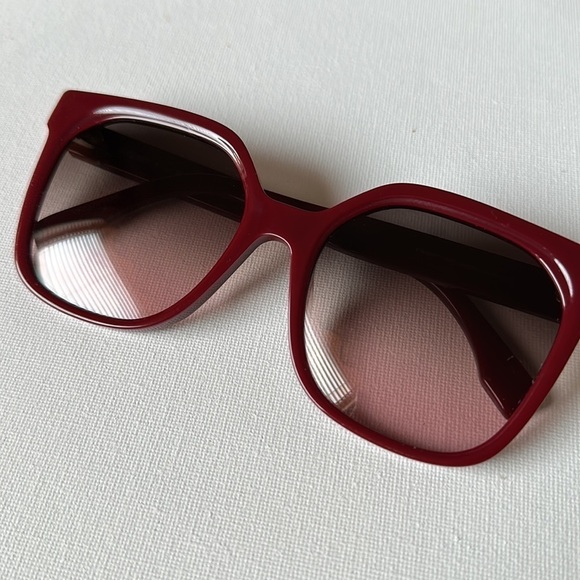 FENDI FE40007I Sunglasses Burgundy Embossed Temples Gradient 2 tone lenses New - Picture 16 of 16